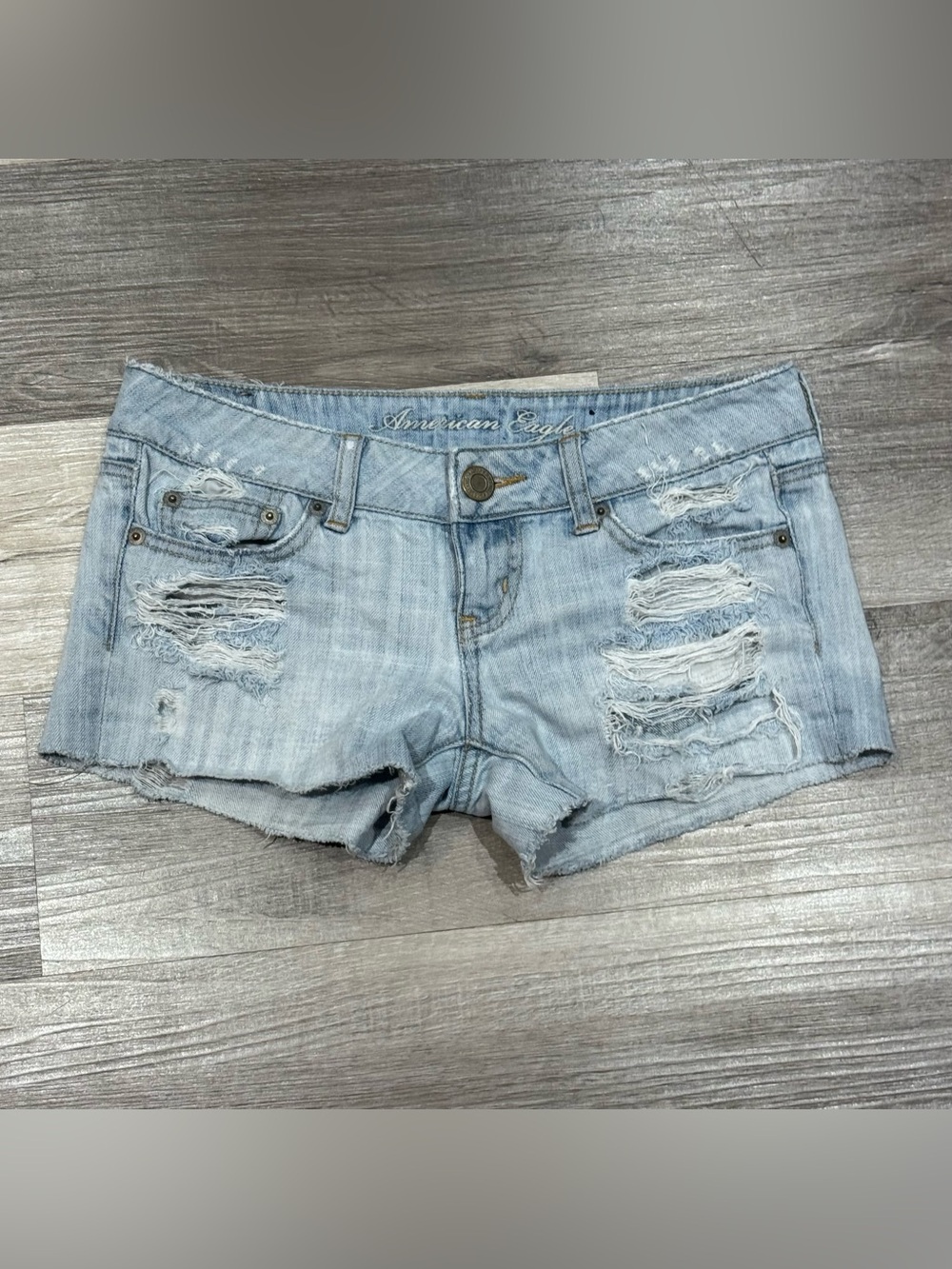 AMERICAN EAGLE DISTRESSED CUTOFF DENIM SHORTS | SIZE 0